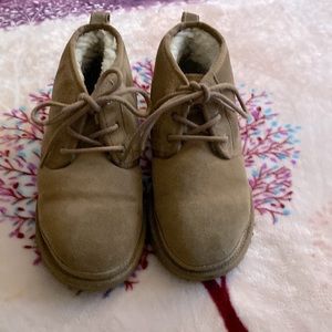 UGGS Fully Lined Beige Fur lining!